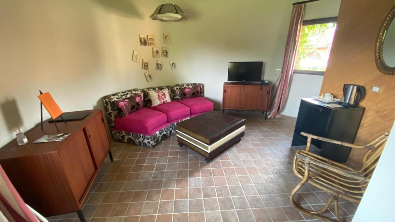 Гостевой дом Relais Cascina Scottina Cadeo Экстерьер фото