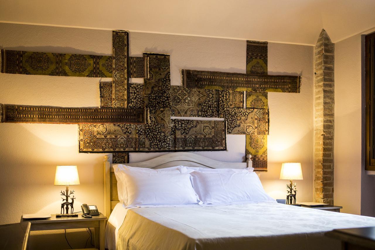 Гостевой дом Relais Cascina Scottina Cadeo Экстерьер фото