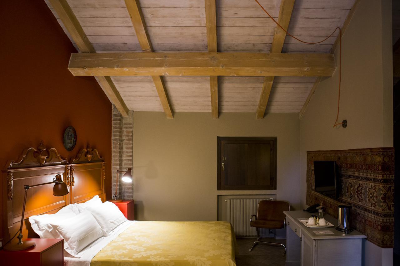 Гостевой дом Relais Cascina Scottina Cadeo Экстерьер фото
