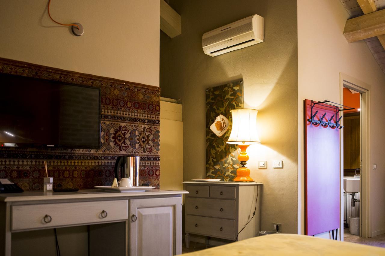 Гостевой дом Relais Cascina Scottina Cadeo Экстерьер фото
