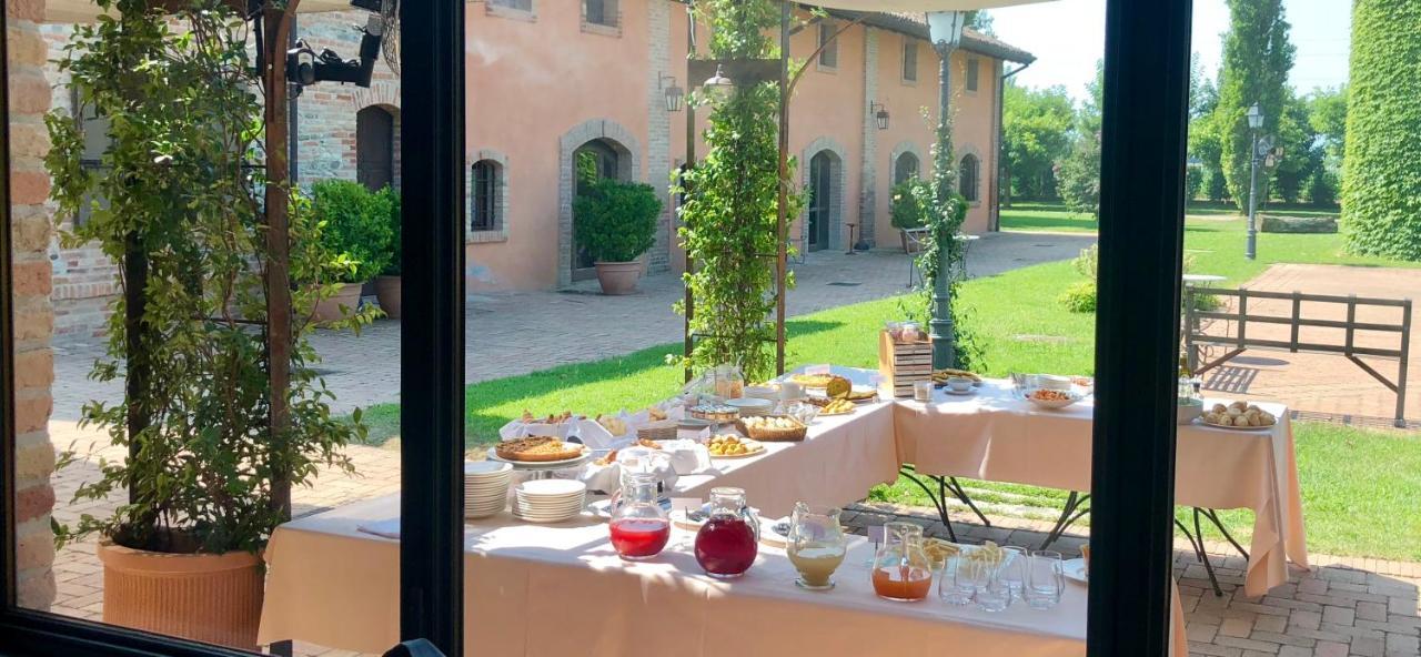 Гостевой дом Relais Cascina Scottina Cadeo Экстерьер фото