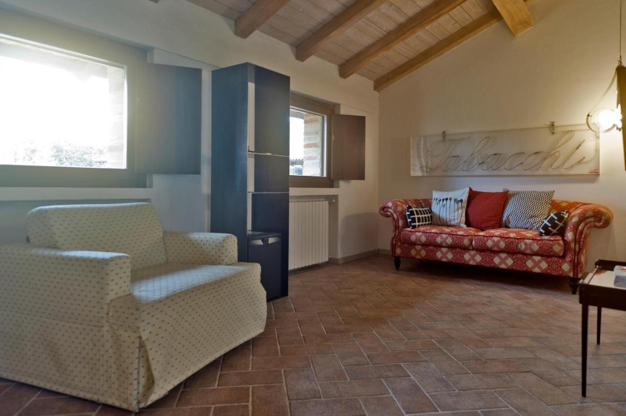 Гостевой дом Relais Cascina Scottina Cadeo Экстерьер фото